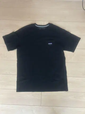 patagonia 블랙 T셔츠 M 사이즈