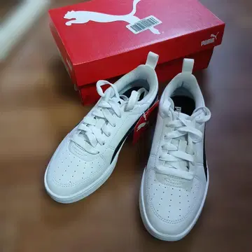 새상품 PUMA RICKIE 화이트 x 블랙 23cm