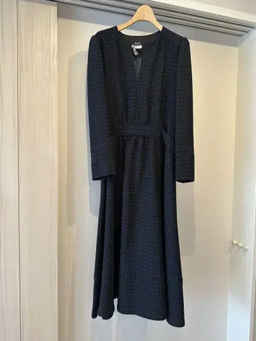 [ 새상품급 ] A.P.C. 긴팔 롱 원피스 포켓 벨트 포함 도트 무늬