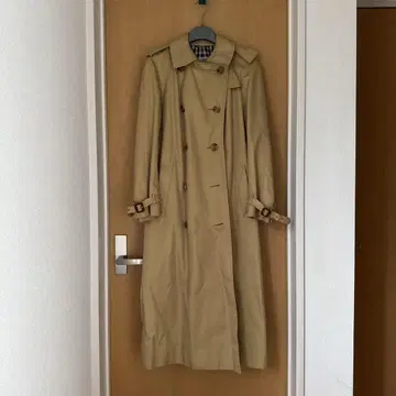 Aquascutum 베이지 트렌치코트
