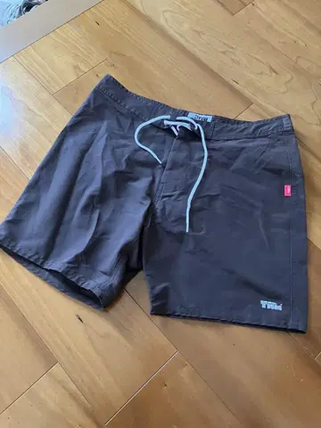 THM 브라운 숏팬츠