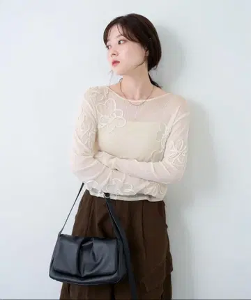Kastane 플라워 코드 자수 시어 TOPS 카스타네