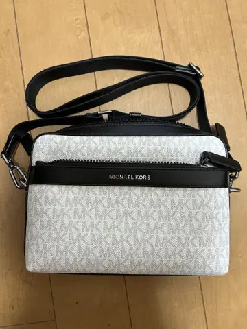 MICHAEL KORS 숄더백 화이트 x 블랙