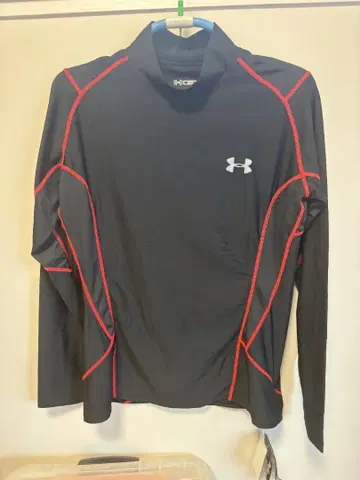 언더아머 블랙/레드 언더셔츠