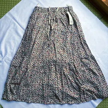 새상품 꽃무늬 비대칭 캉캉 스커트 사만사 모스모스 길이 약 80cm