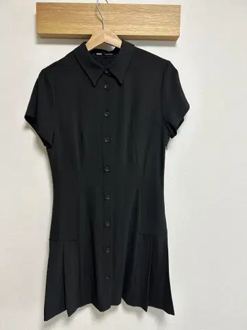 ZARA 카라 부착 미니 원피스