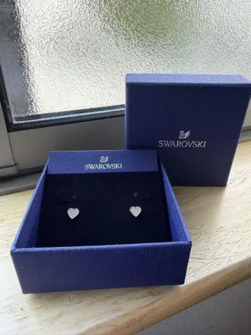 [ Swarovski 각인 있음 ] 핑크 골드 하트형 귀걸이
