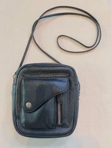 Moussy 가죽 미니 포켓 숄더백