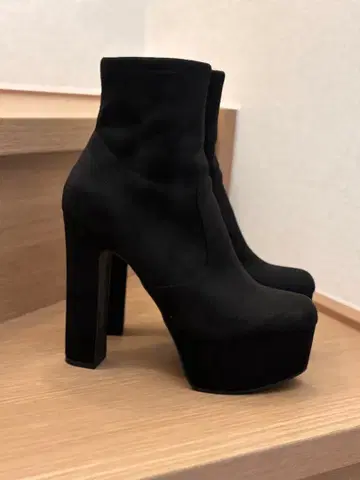새상품급 R&E 통굽 숏부츠 L사이즈 힐 14cm 안정감