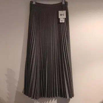 새상품 유니클로 UNIQLO C 플리츠 스커트 올리브 그린