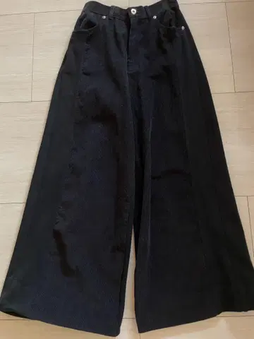 MAITRESSE 블랙 이소재 코듀로이 와이드 팬츠