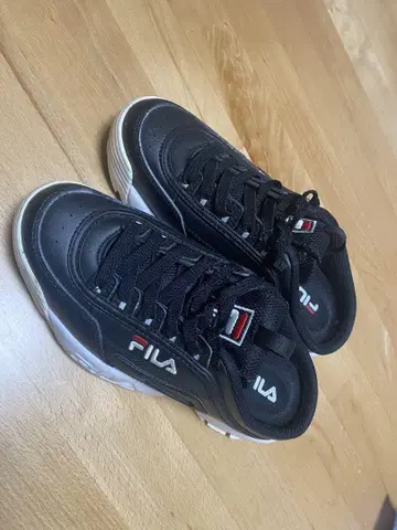 FILA 블랙 뒤꿈치 없는 스니커즈