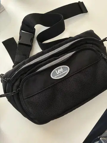 Lee 바디백 블랙