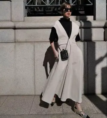 machatt 마차트 백 오픈 하이넥 T셔츠