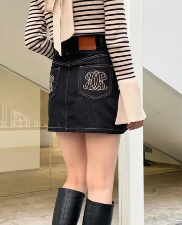 포켓 자수 장식 사다리꼴 데님 미니스커트