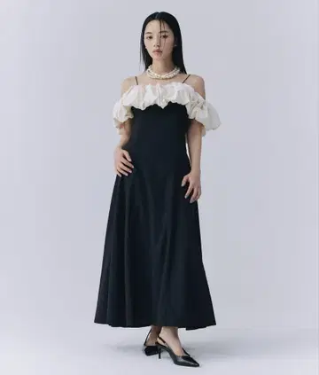 개더 프릴 오프숄더 원피스 eimy istoire