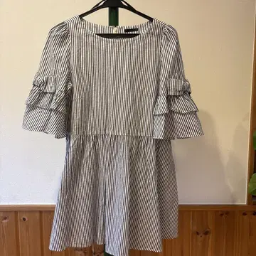 스트라이프 패턴 프릴 오부 소매 블라우스 사이즈 40