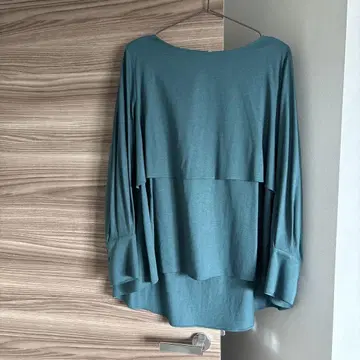 qualite 청록색 플레어 소매 레이어드 상의