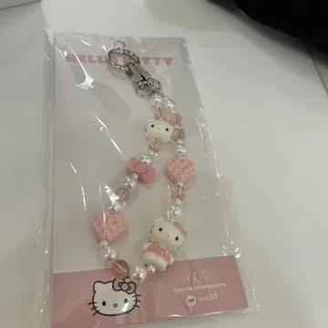 LOWRYSFARM 헬로키티 퀼팅 모바일 스트랩