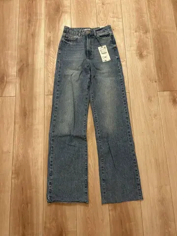 새상품 택 포함 ZARA 데님 32 사이즈 블루 밑단 셀프 컷
