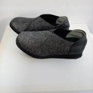슬립온 블랙과 실버 라메