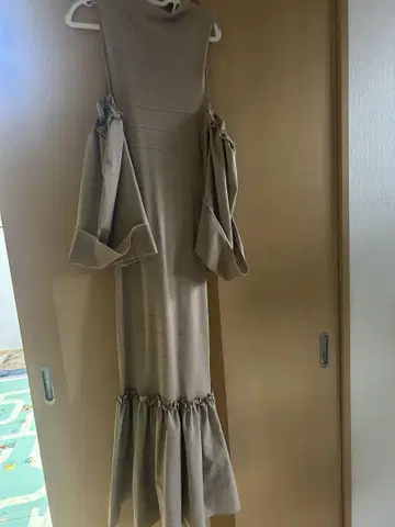 베이지 프릴 롱 원피스