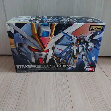 RG 스트라이크 프리덤 건담 프라모델