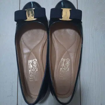 Ferragamo 네이비 플랫슈즈
