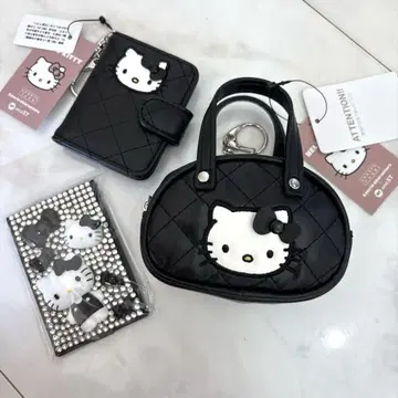 헬로키티 로리즈팜 콜라보 블랙 퀼팅 키링