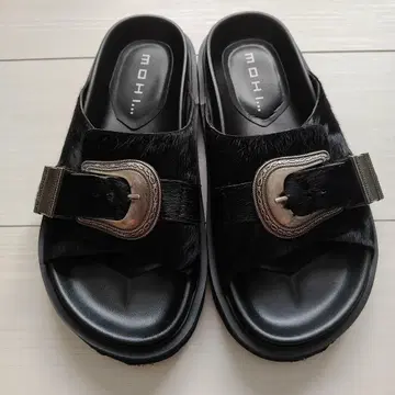 MOHI 버클 블랙 샌들