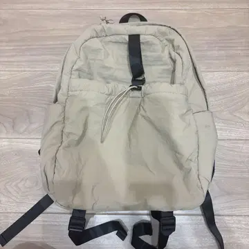 인간공학에 기반하여 생각한 기쁨을 주는 럭색