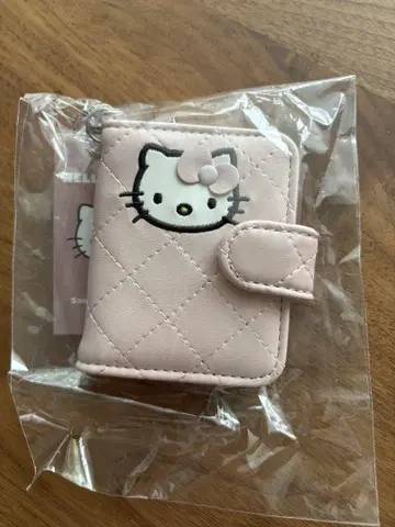 로리즈팜 헬로키티 퀼팅 프로필 키링 핑크