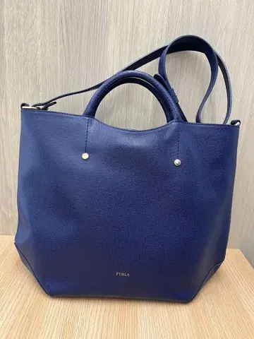 [새상품급] FURLA 네이비 숄더백