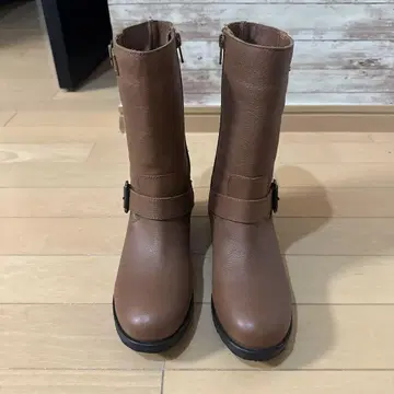 브라운 버클 지퍼 부츠