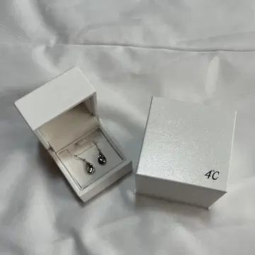 4C 물방울 디자인 귀걸이