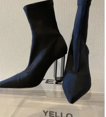 YELLO 숏부츠 힐 블랙
