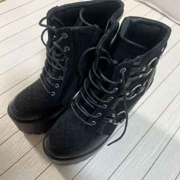 블랙 레이스업 플랫폼 부츠