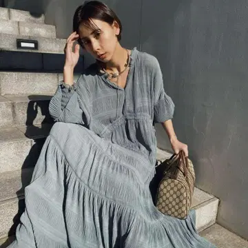 SHIRRING PLEATS DRESS / AMERI