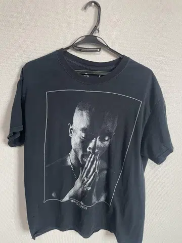 블랙 프린트 T셔츠