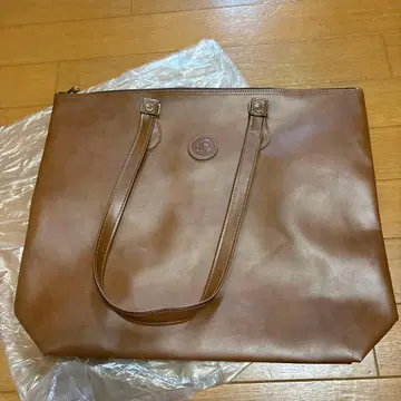 브라운 가죽 토트백 엠보싱 로고
