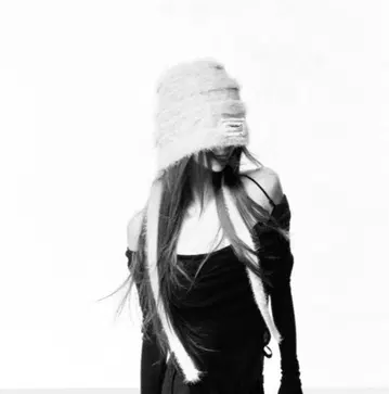 S fuzzy knit beanie (white) THEREDTHREAD