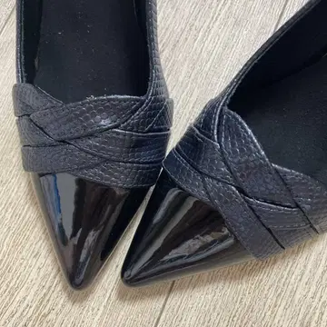 YAMAMOTO 블랙 포인트 토 펌프스 미들 힐
