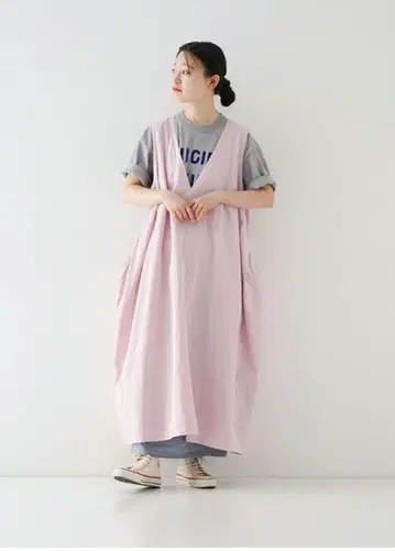 네스트로브. 이번 시즌. 발수성 백 V넥 롱 원피스