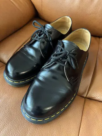 [ D r .Martens ] AirWair 3홀