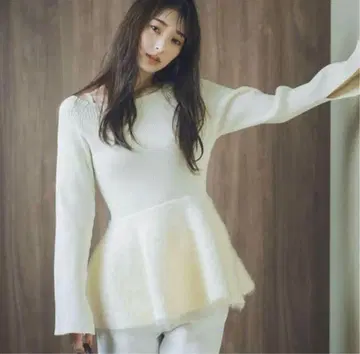 Rirandture 페플럼 샤기 풀오버 화이트 S 사이즈