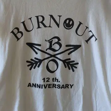 레어 BURNOUT 12th 기념 한정판 T셔츠 화이트 S사이즈