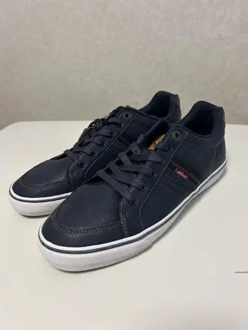 Levi's 네이비 스니커즈