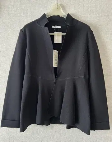 [새상품] 아쿠아 스큐텀 노카라 플레어 자켓 블랙