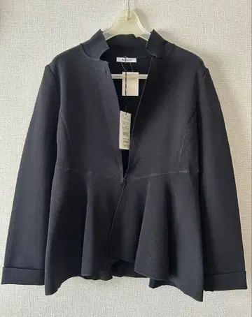 [새상품] 아쿠아 스큐텀 노카라 플레어 자켓 블랙