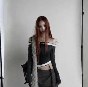 S 레이스 트리밍 오프숄더 탑 (그레이)